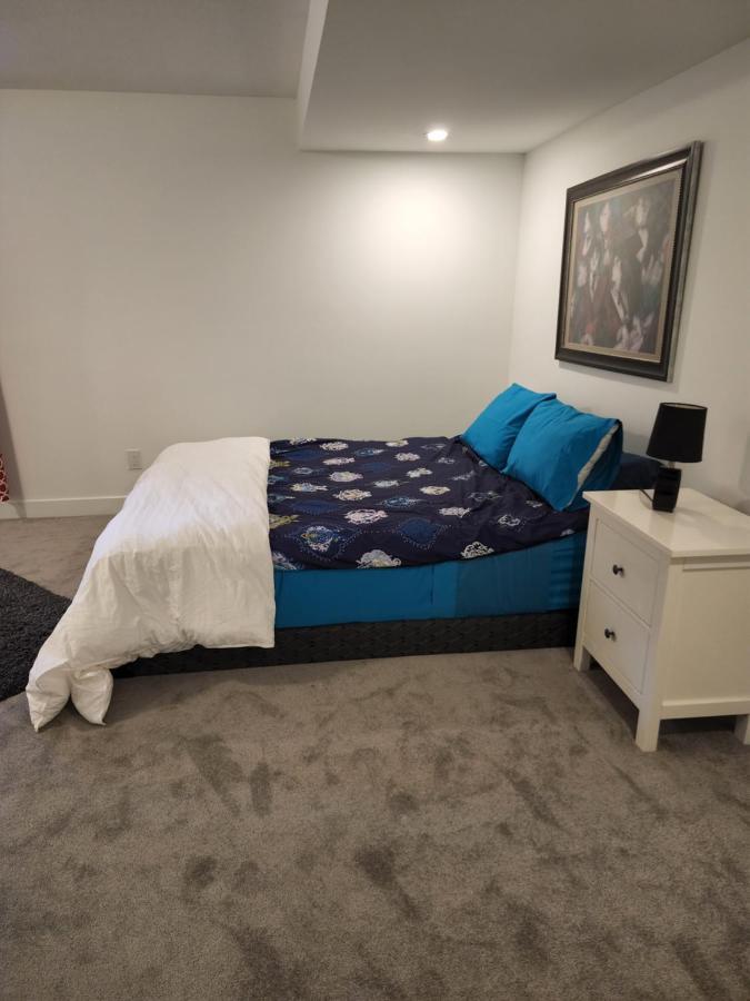 Place You Can Call Home !!! Near Ottawa Airport Bagian luar foto